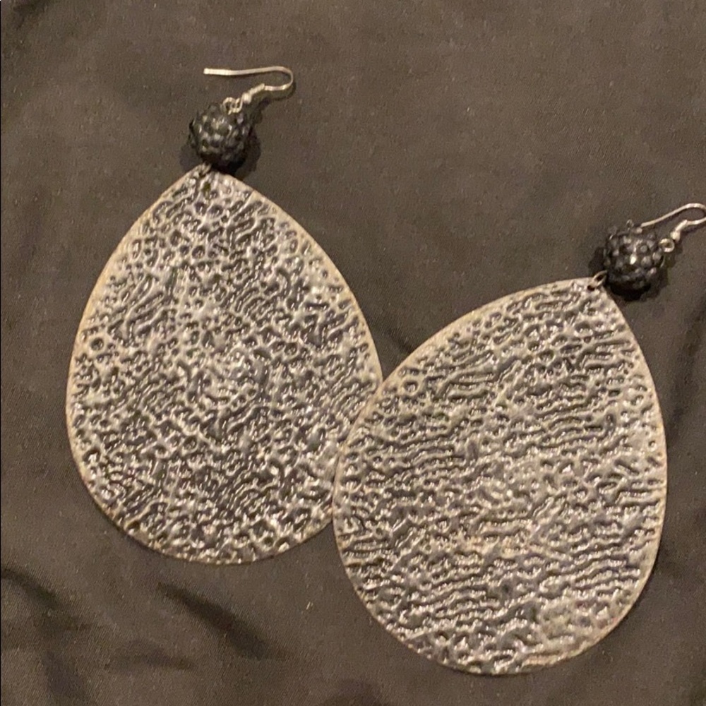 Vintage looking black earrings